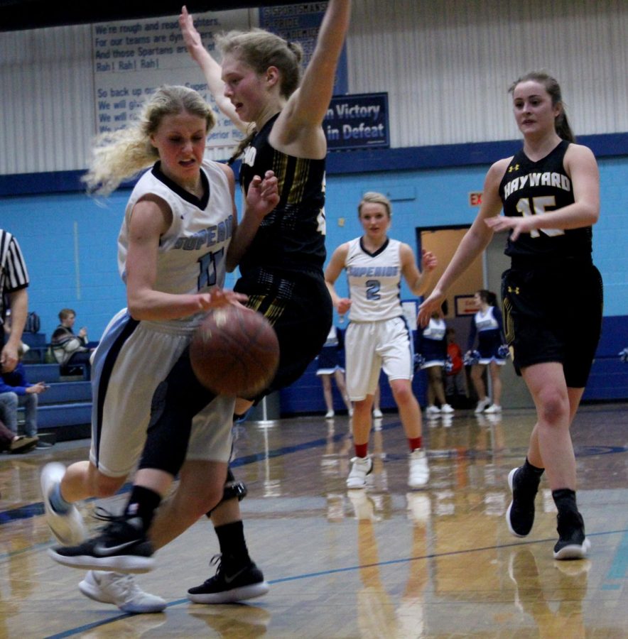 Senior Sophie Kintop drives to the hoop for a layup on Tuesday in the SHS gym.