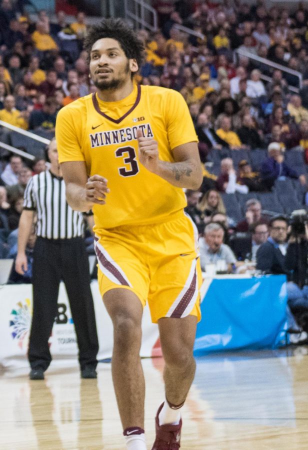 Minnesotas Jordan Murphy scored 18 points to help Minnesota upset Louisville in the opening game of March Madness last night.