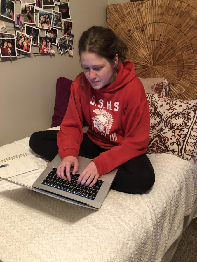 Jaylynn glaus logs into her online class at 7:30 on wednesday april 15 at home. One of the many advantages of having online classes is you can do them anywhere, including your bedroom.
