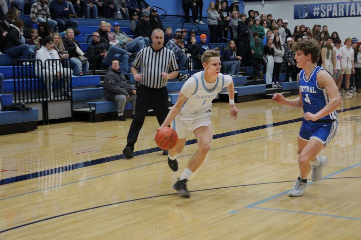 Senior guard Brandon Aker (1) drives past defender Jeff Pettit (4) to make it to the hoop on Tuesday, Nov. 28, 2023 in Superior.