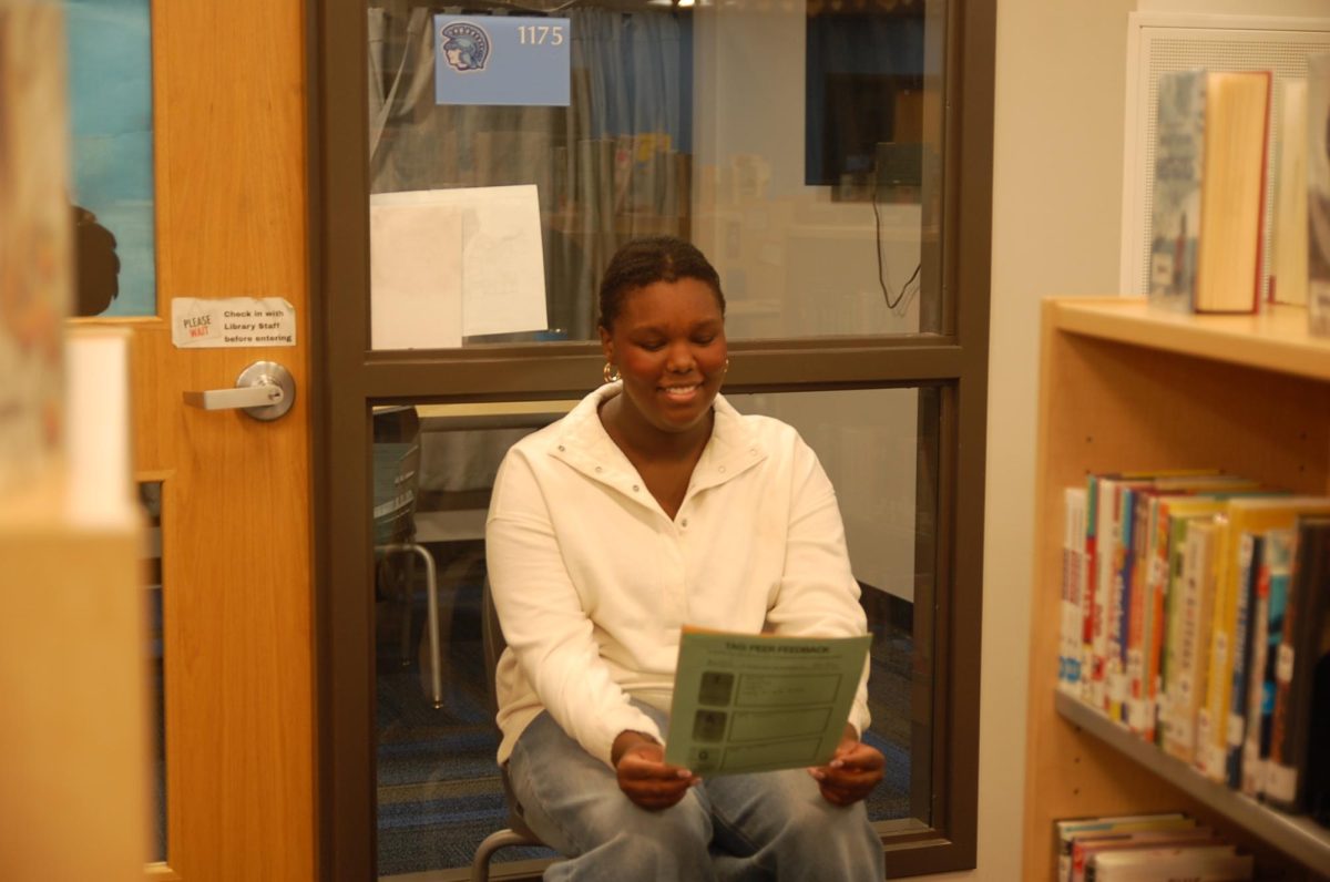 Freshman Imani Simiyu looks over her resume.